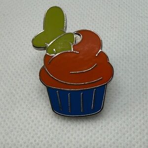 Goofy theme - Cupcake Enamel Pin
